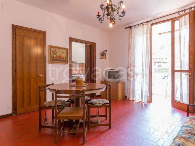 Villa Bifamiliare in affitto a Comacchio viale g. Verdi, 47, arredato, giardino privato, caminetto TrovaCasa