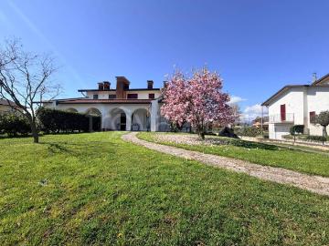 Villa Bifamiliare in affitto a Caldogno, giardino privato, box, cucina abitabile TrovaCasa