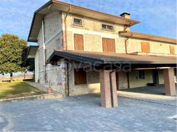 Villa Bifamiliare in affitto a Caldogno via Barco, 90, non arredato/vuoto, giardino privato, posto auto TrovaCasa