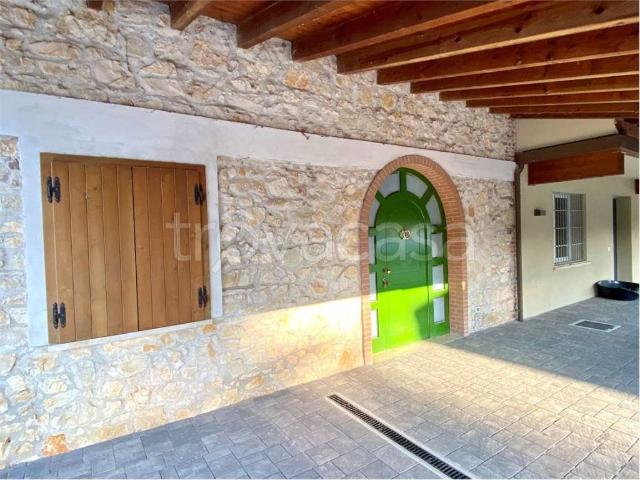 Villa Bifamiliare in affitto a Caldogno via Barco, 90, non arredato/vuoto, giardino privato, posto auto TrovaCasa