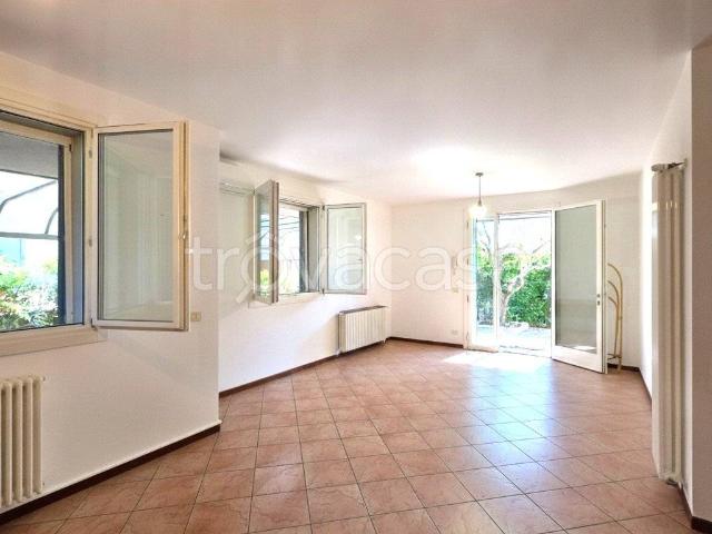 Villa Bifamiliare in affitto a Caldogno via Crosara, giardino privato, posto auto, box TrovaCasa