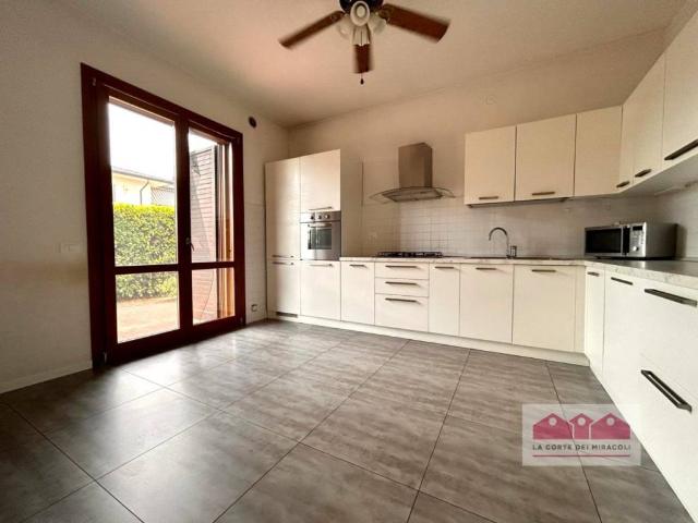Villa Bifamiliare in affitto a Caldogno via delle Rose, giardino privato, box, terrazzo TrovaCasa
