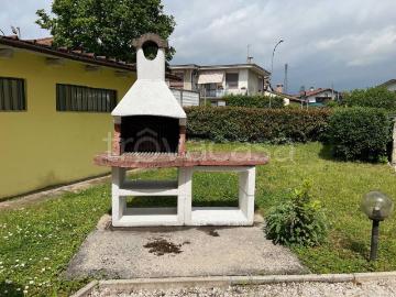 Villa Bifamiliare in affitto a Caldogno via Pasubio, giardino privato, box, riscaldamento autonomo TrovaCasa