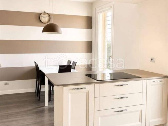 Villa Bifamiliare in affitto a Calvagese della Riviera via Monte Pasubio, giardino, box, terrazzo TrovaCasa