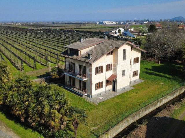 Villa Bifamiliare in affitto a Campiglione Fenile via Dino Buffa, 5, non arredato/vuoto, giardino privato, box TrovaCasa