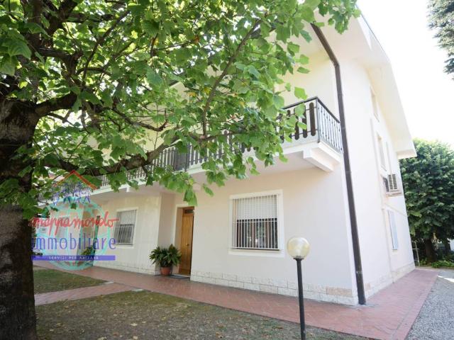 Villa Bifamiliare in affitto a Cento via ramedello, 5/2, cantina, balcone, cucina abitabile TrovaCasa