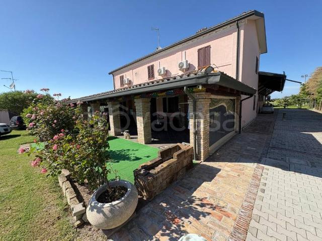 Villa Bifamiliare in affitto a Cervia, arredato, giardino privato, posto auto TrovaCasa