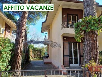 Villa Bifamiliare in affitto a Cesenatico viale dei Pini, 28B, arredato, giardino privato, posto auto TrovaCasa