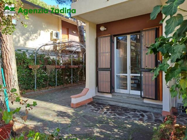Villa Bifamiliare in affitto a Cesenatico viale dei Pini, 28B, arredato, giardino privato, posto auto TrovaCasa