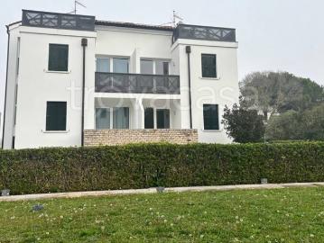 Villa Bifamiliare in affitto a Chioggia via delle Nazioni Unite, 7, arredato, giardino privato, posto auto TrovaCasa