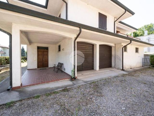 Villa bifamiliare in affitto a Curtatone via Europa, 1