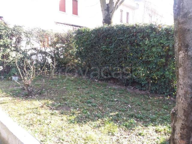 Villa Bifamiliare in affitto a Bologna via Caduti di Casteldebole, 1, arredato, giardino privato, box TrovaCasa