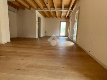Villa Bifamiliare in affitto a Bassano del Grappa, non arredato/vuoto, giardino privato, posto auto TrovaCasa
