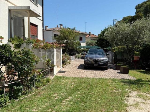 Villa Bifamiliare in affitto a Bassano del Grappa, arredato, giardino, terrazzo TrovaCasa