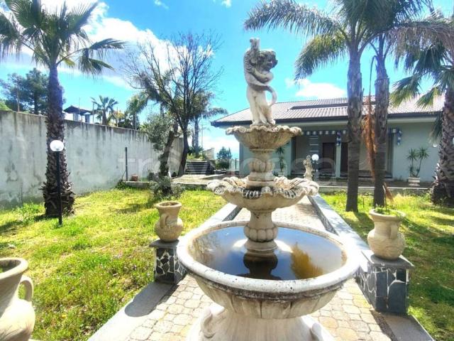 Villa Bifamiliare in affitto a Belpasso via Calatafimi, 73, giardino privato, terrazzo, nuova costruzione TrovaCasa