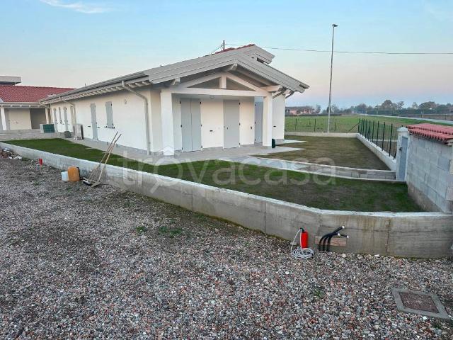 Villa Bifamiliare in affitto a Ghedi, giardino privato, box, terrazzo TrovaCasa