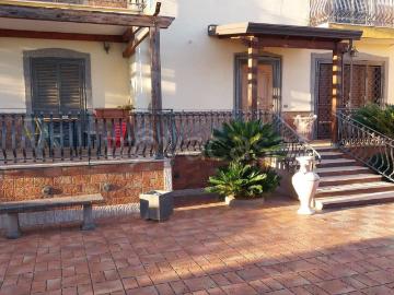 Villa Bifamiliare in affitto a Giugliano in Campania via Domitiana, 48A, arredato, giardino privato, terrazzo TrovaCasa