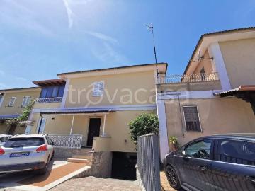 Villa Bifamiliare in affitto a Giugliano in Campania via Ripuaria, non arredato/vuoto, giardino privato, posto auto TrovaCasa