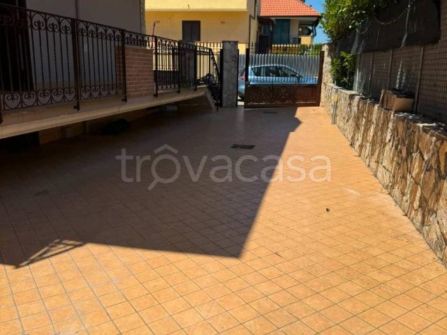 Villa Bifamiliare in affitto a Giugliano in Campania via Staffetta, non arredato/vuoto, giardino privato, terrazzo TrovaCasa