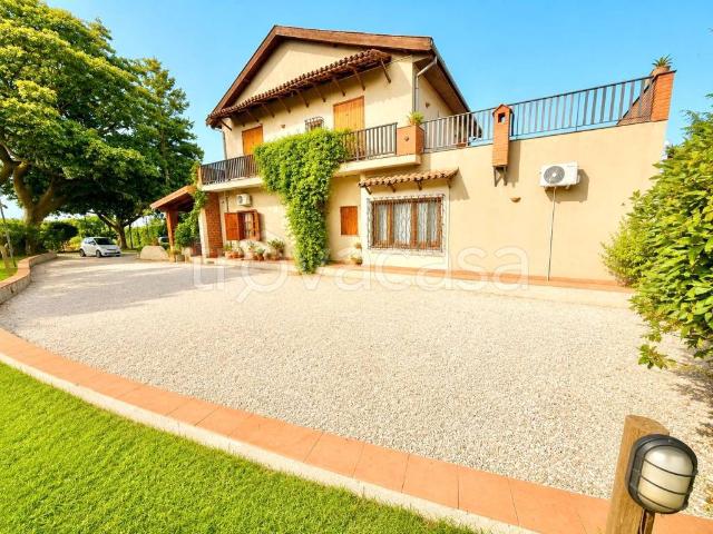 Villa bifamiliare in affitto a Giarre viale delle Provincie