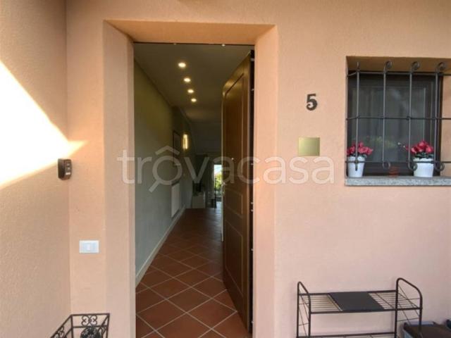 Villa Bifamiliare in affitto a Gignese via Barè, 23, giardino privato, terrazzo, lavanderia TrovaCasa
