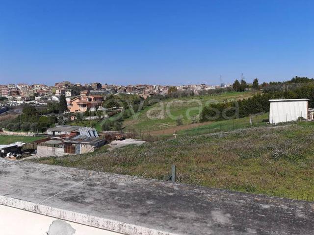Villa Bifamiliare in affitto a Fonte Nuova via Tor Sant'Antonio, giardino privato, posto auto, terrazzo TrovaCasa