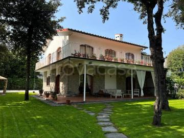 Villa Bifamiliare in affitto a Forte dei Marmi ammiraglio Morin, arredato, giardino privato, posto auto TrovaCasa