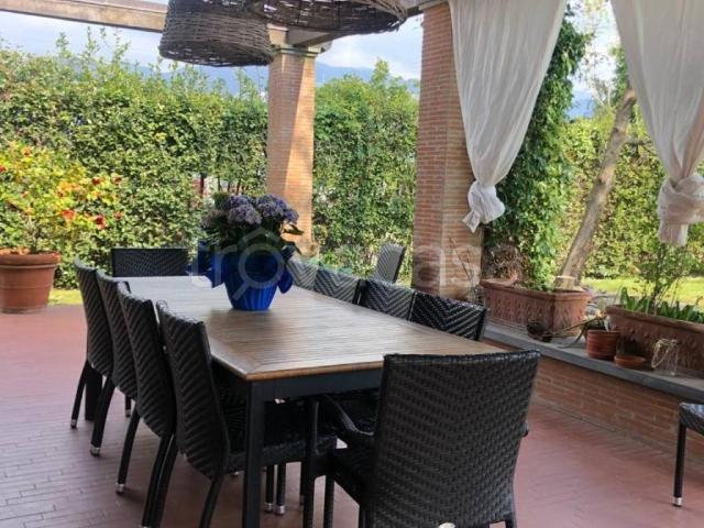 Villa Bifamiliare in affitto a Forte dei Marmi via degli Olmi, arredato, giardino privato, aria condizionata TrovaCasa