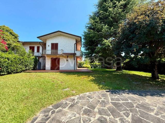 Villa bifamiliare in affitto a Forte dei Marmi via della Barbiera, 31B