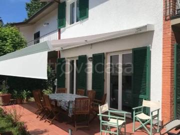 Villa Bifamiliare in affitto a Forte dei Marmi via Felice Carena, arredato, giardino privato, posto auto TrovaCasa