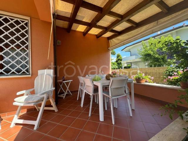 Villa Bifamiliare in affitto a Forte dei Marmi via Francesco Carrara, arredato, giardino privato, posto auto TrovaCasa