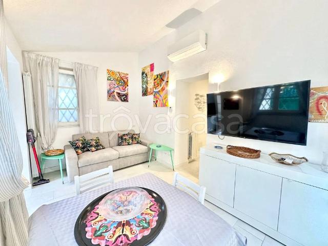 Villa Bifamiliare in affitto a Forte dei Marmi via Giacomo Matteotti, arredato, giardino privato, zona residenziale TrovaCasa