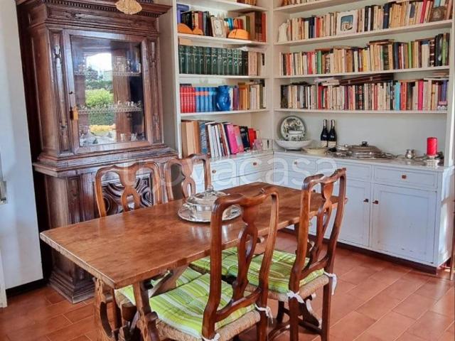 Villa Bifamiliare in affitto a Forte dei Marmi via Giuseppe Viner, arredato, giardino privato, box TrovaCasa
