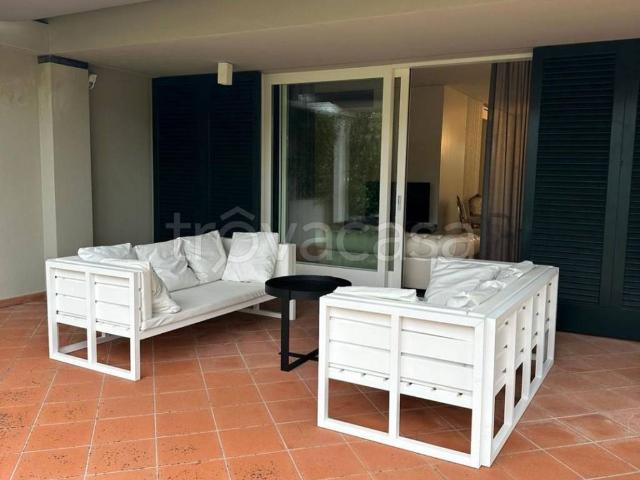 Villa Bifamiliare in affitto a Forte dei Marmi via Piave, arredato, giardino privato, terrazzo TrovaCasa