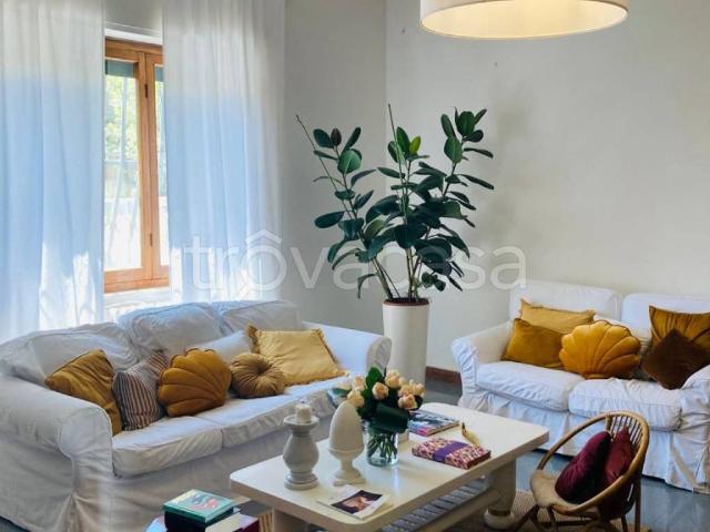 Villa Bifamiliare in affitto a Forte dei Marmi via San Camillo, arredato, giardino privato, posto auto TrovaCasa