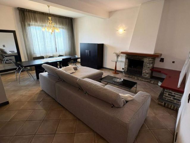 Villa Bifamiliare in affitto a Forte Dei Marmi Vittoria Apuana