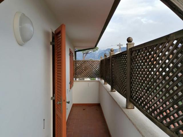 Villa Bifamiliare in Affitto a Forte Dei Marmi