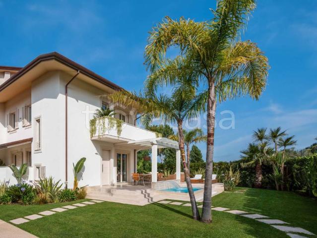Villa bifamiliare in affitto a Forte dei Marmi