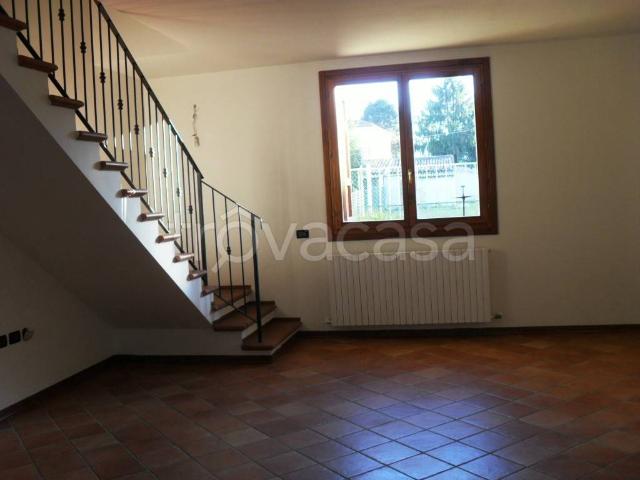 Villa bifamiliare in affitto a Ferrara via Carmignana, Cona