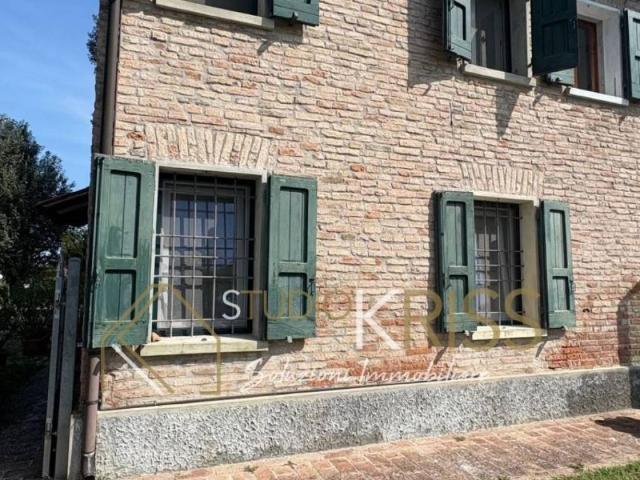 Villa Bifamiliare in affitto a Ferrara via Ponte Assa, arredato, giardino privato, zanzariere TrovaCasa