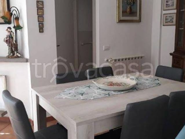 Villa bifamiliare in affitto a Fiumicino viale Castellammare, Fregene