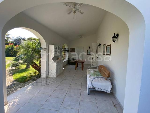 Villa Bifamiliare in affitto a Ostuni via Carolina, arredato, giardino privato, terrazzo TrovaCasa