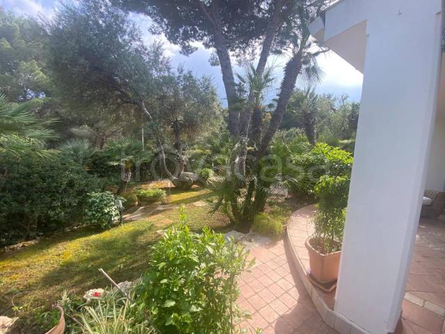 Villa Bifamiliare in affitto a Ostuni via delle Rose, arredato, giardino privato, posto auto TrovaCasa
