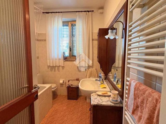 Villa Bifamiliare in affitto a Lonate Pozzolo via Dante, 79, giardino privato, parzialmente arredato, ingresso indipendente TrovaCasa