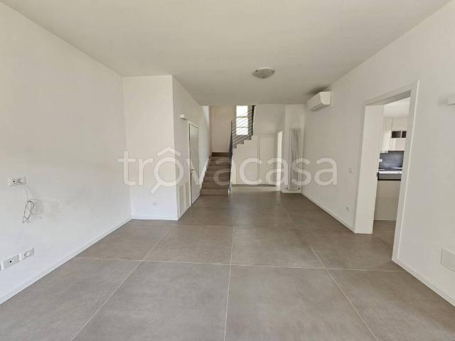 Villa Bifamiliare in affitto a Longare via La Vallà, 33, giardino privato, box, terrazzo TrovaCasa