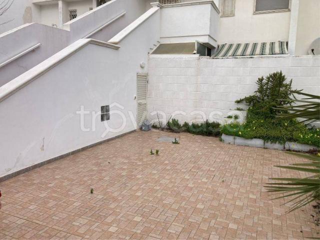 Villa Bifamiliare in affitto a Lecce via Sorrento, giardino, terrazzo, caminetto TrovaCasa
