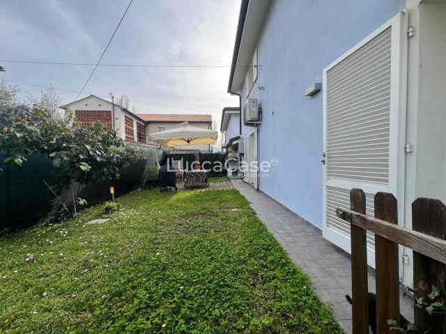 Villa bifamiliare in affitto a Lucca