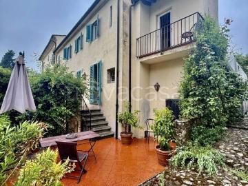 Villa Bifamiliare in affitto a Lucca via di Cocombola, 1009, arredato, giardino privato, terrazzo TrovaCasa