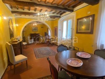 Villa Bifamiliare in affitto a Lucca via Pisana, snc, arredato, giardino privato, caminetto TrovaCasa