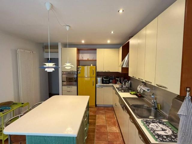Villa Bifamiliare in affitto a Martellago via Selvanese, giardino, posto auto, centrale TrovaCasa